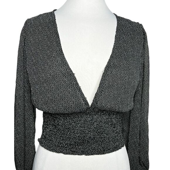 ABERCROMBIE & Fitch spotted chiffon romantic cropped pullover V-neck blouse. - Picture 3 of 8